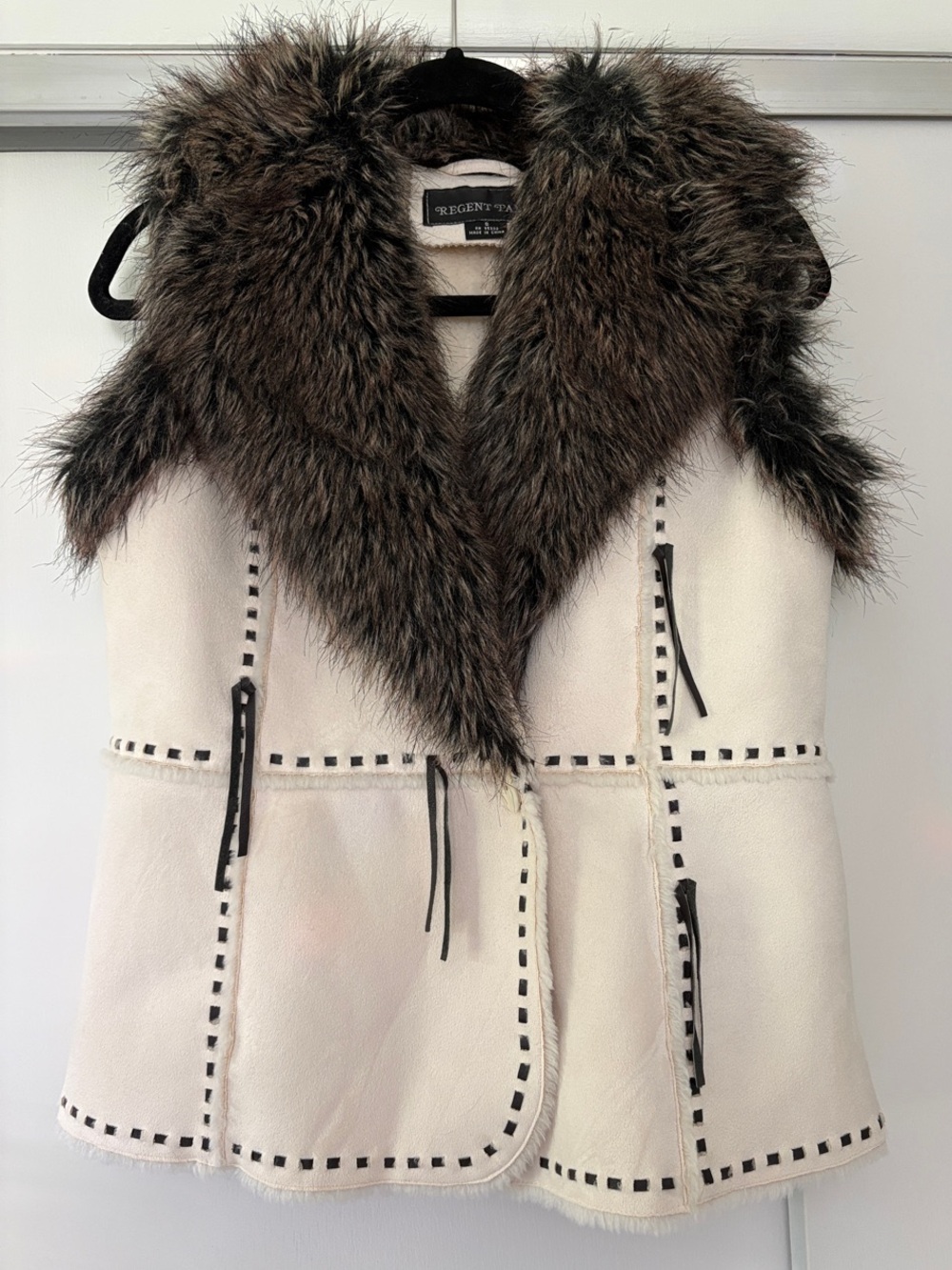 Regent Park size Small Cream Shearling/Faux Suede Vest with Faux Fur Collar